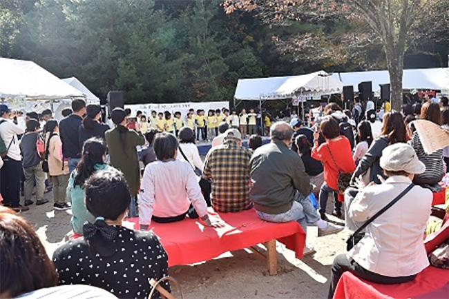 たくさんのお客様で賑わう船岡山公園