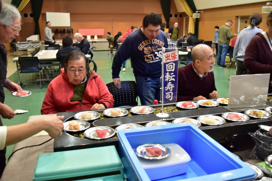 あけぼのホールで回転寿司