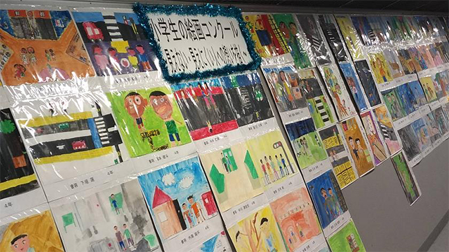 見えない・見えにくいについて学んだ小学校の生徒さんたちから、沢山の絵画を応募していただきました