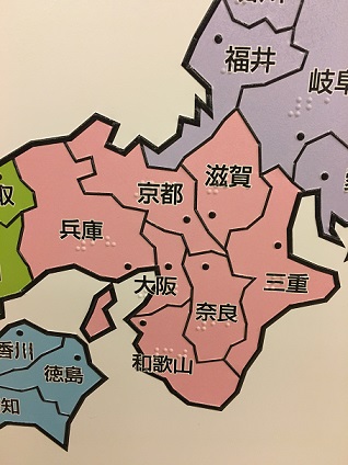 日本地図は地域ごとに色分けしています